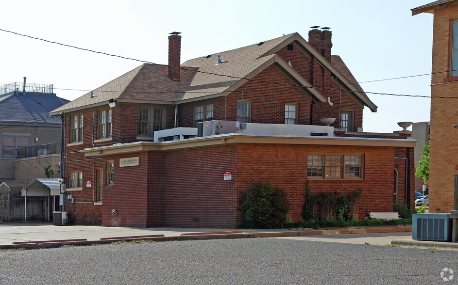 More Photos Of 2405 Broadway St, Lubbock Office For Sale