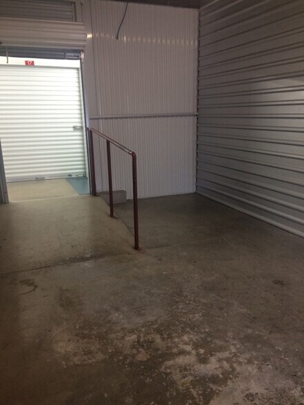 More Photos Of 7340 Blanco Rd, San Antonio Self Storage For Lease