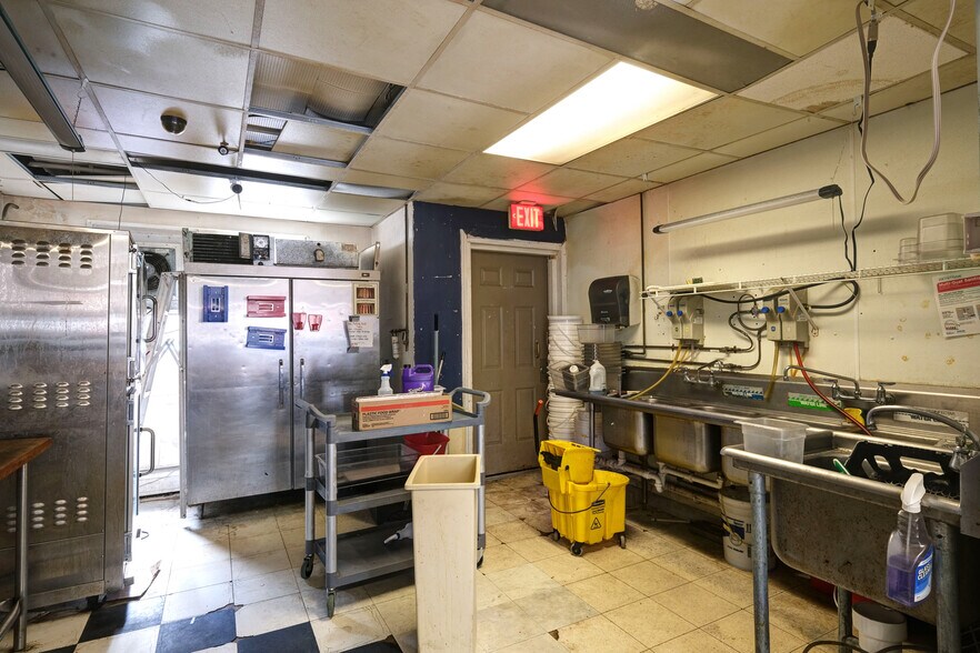 More Photos Of 329 4th St, Wausau Storefront Retail Residential For Sale