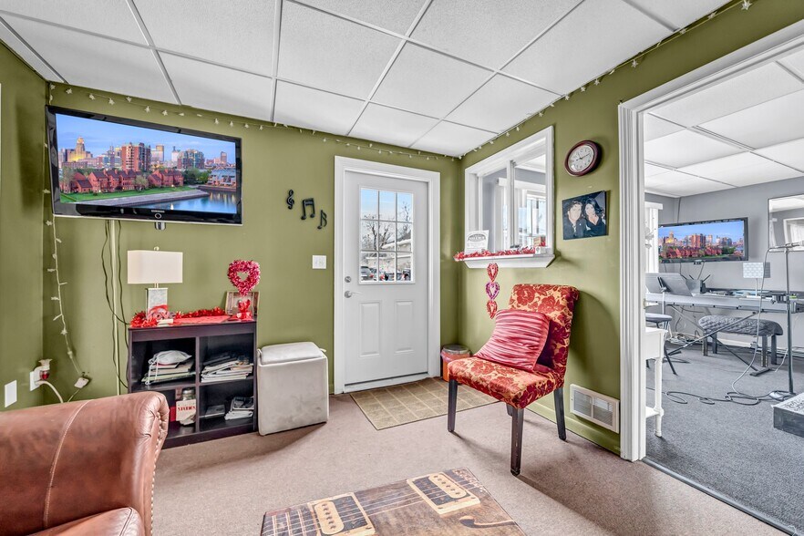 More Photos Of 6576 E Quaker St, Orchard Park Freestanding For Sale