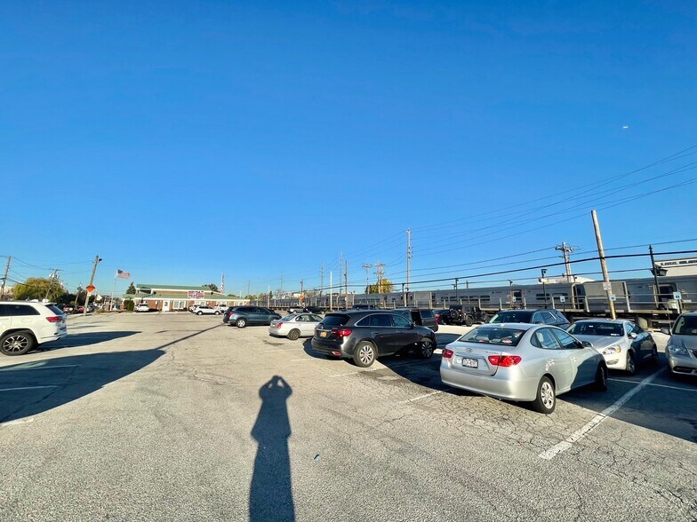 More Photos Of 25 Nassau Ln, Island Park Office For Sale