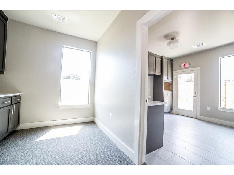 More Photos Of 1524-1532 W Edmond Rd, Edmond Office For Lease