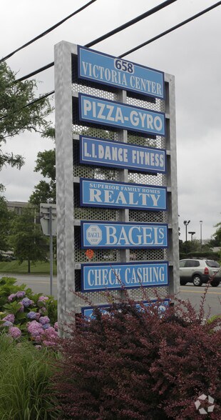 More Photos Of 658 Motor Pky, Brentwood Unknown For Lease