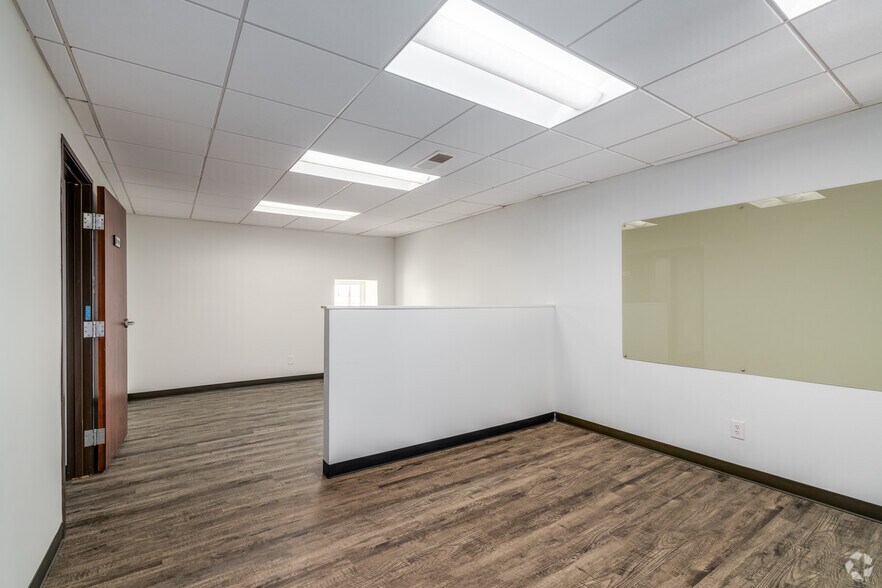 More Photos Of 625 Industrial Blvd, Austin Warehouse For Lease