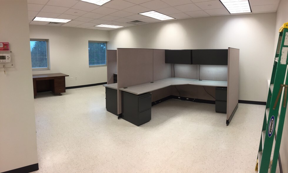 More Photos Of 187 Northpointe Blvd, Freeport Research And Development For Lease