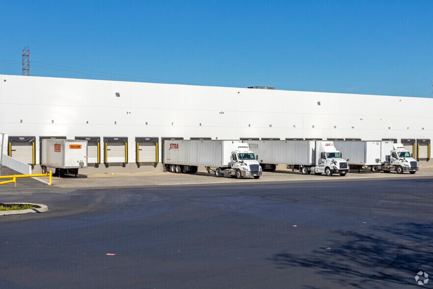 More Photos Of 25000 S Schulte Rd, Tracy Distribution For Lease