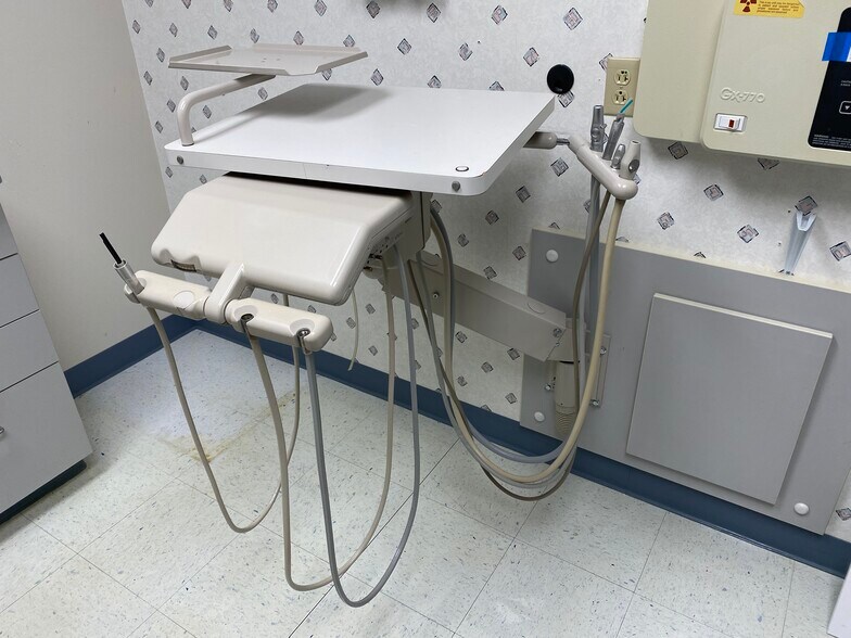 More Photos Of 1320 S Green Bay Rd, Mount Pleasant Medical For Lease