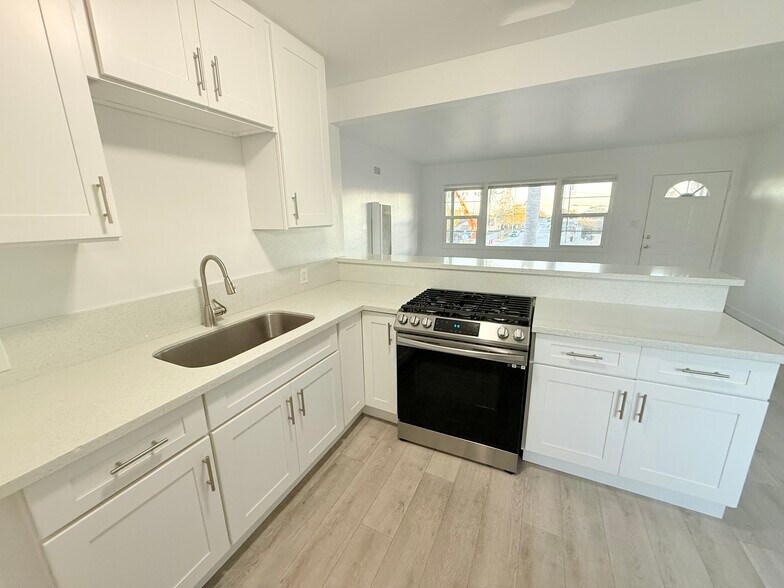 More Photos Of 15 N Dos Caminos Ave, Ventura Apartments For Sale