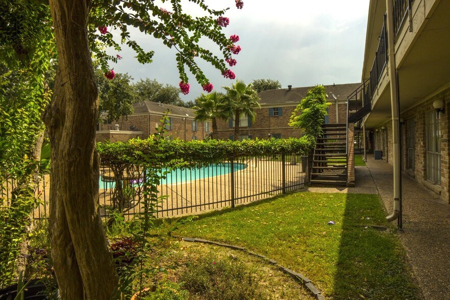 More Photos Of 6909 Renwick Dr, Houston Apartments For Sale