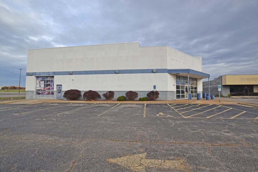 More Photos Of 317 Lincoln Hwy, Fairview Heights Auto Repair For Lease