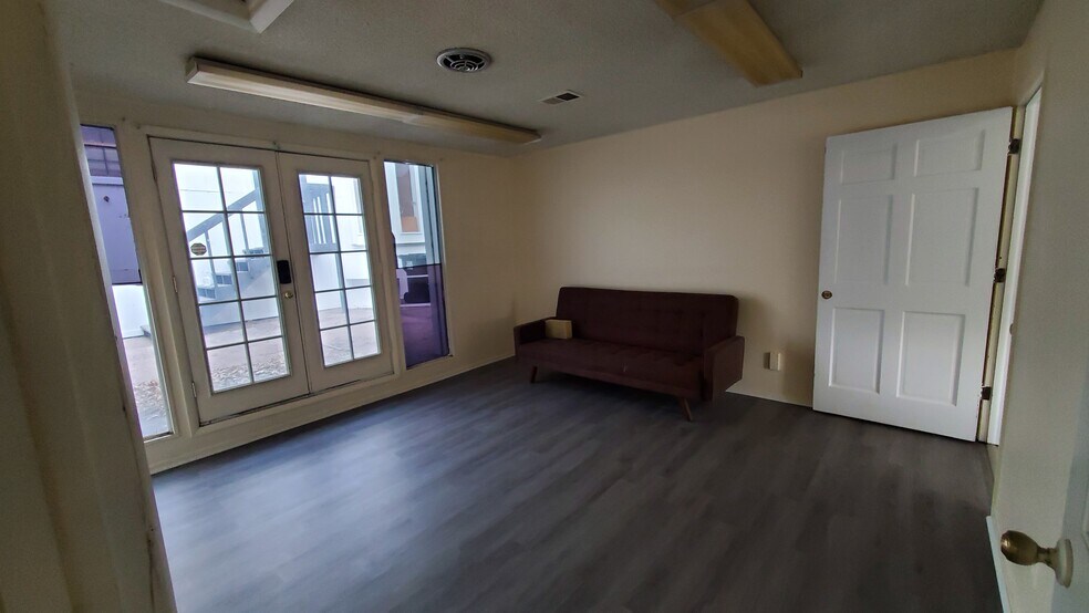 More Photos Of 313 E Kiowa Ave, Elizabeth Office For Lease