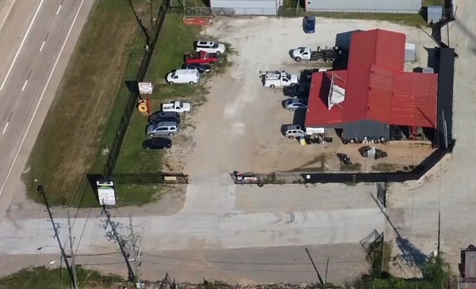 Primary Photo Of 19201 Highway 105 W, Montgomery Auto Repair For Lease
