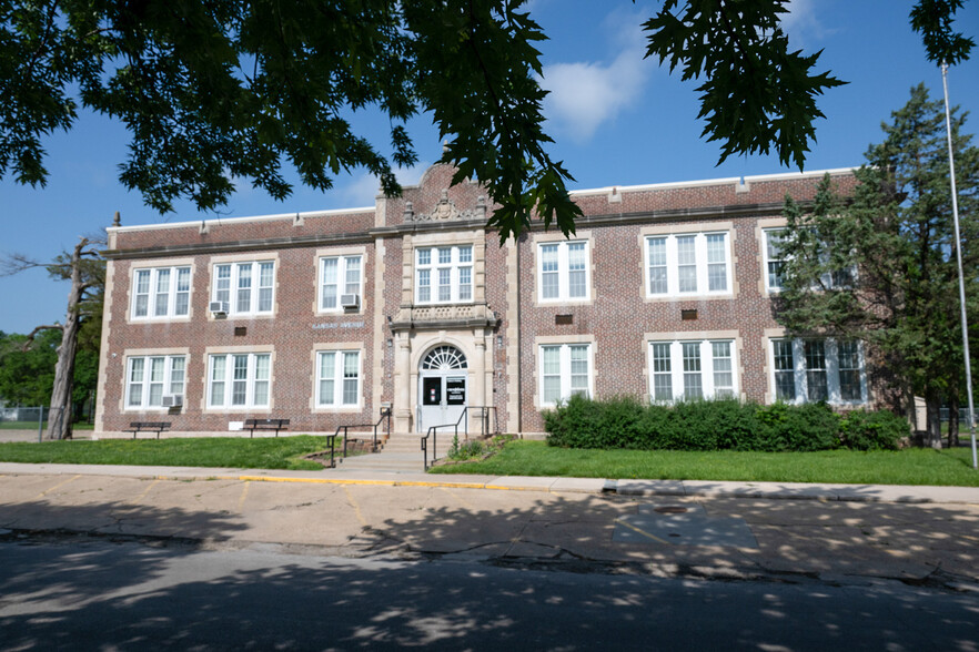 Primary Photo Of 315 S Market St, Emporia Schools For Sale