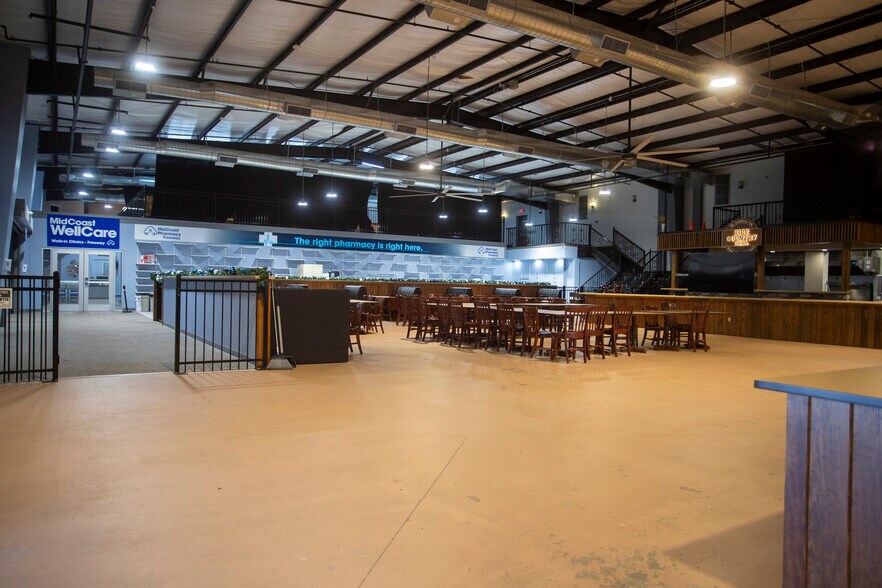 More Photos Of 25000 US 59 Rd, El Campo Flex For Sale