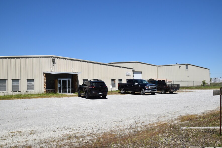 More Photos Of 2921 E 290 Rd, Grove Manufacturing For Lease