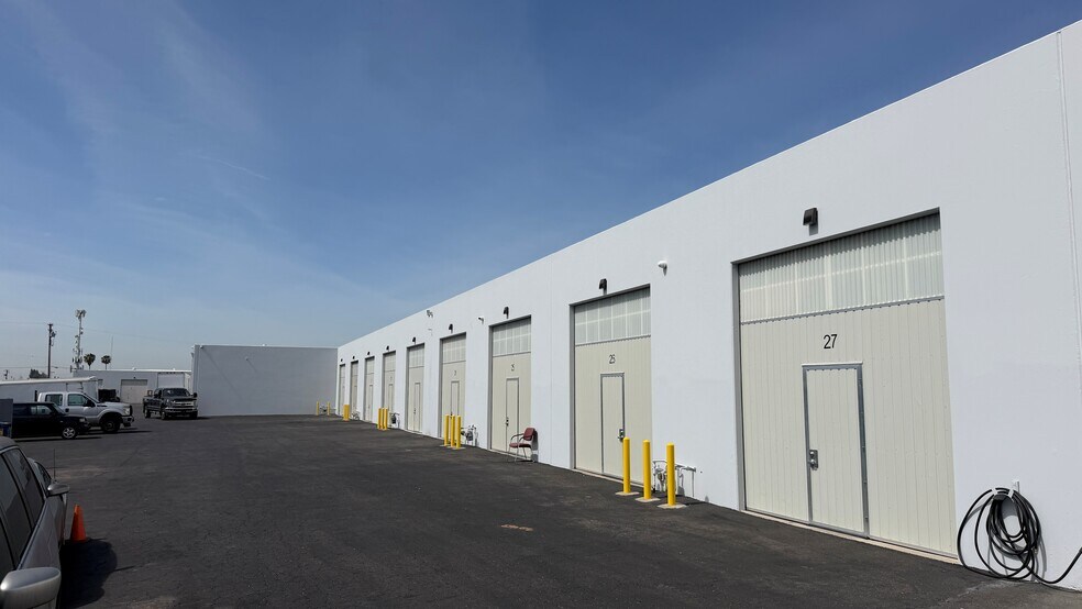 More Photos Of 350 E Orangethorpe Ave, Placentia Warehouse For Lease