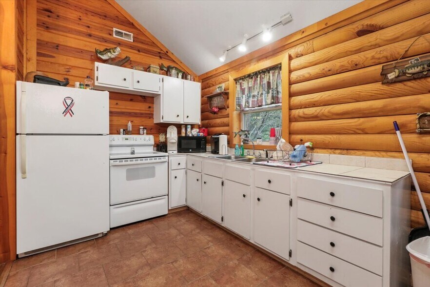 More Photos Of 1300 County Road 113 rd, Alton Specialty For Sale