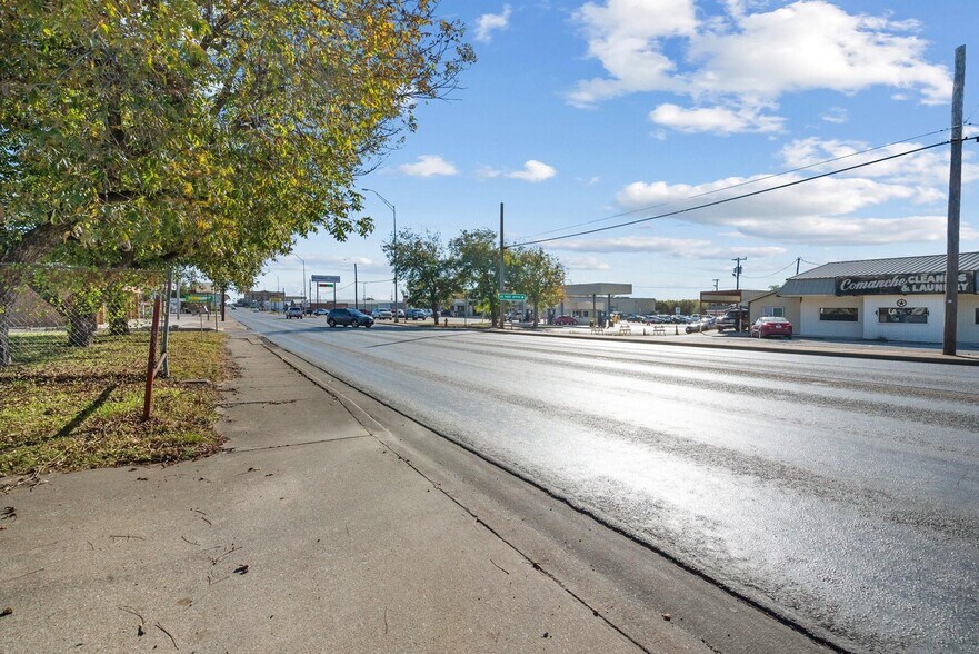 More Photos Of 503 W Central Ave, Comanche Warehouse For Sale