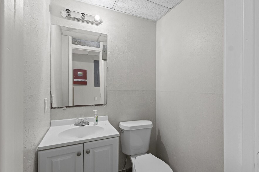 More Photos Of 1610 W Park Ave, Orange Service Station For Sale