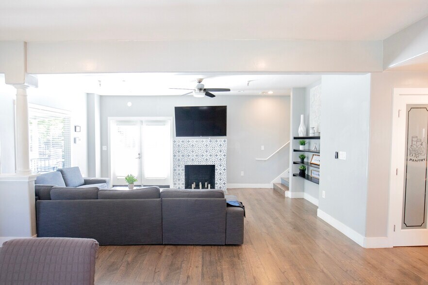 More Photos Of 4322 4th Ave, Sacramento Office Residential For Sale