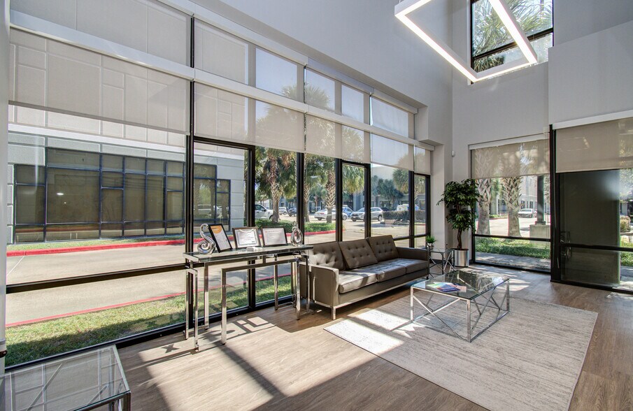 More Photos Of 9330 Kirby Dr, Houston Research And Development For Lease