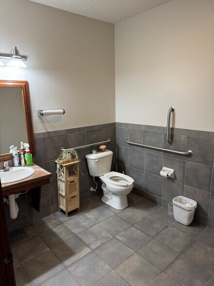 More Photos Of 7975 Stone Creek Dr, Chanhassen Office For Sale