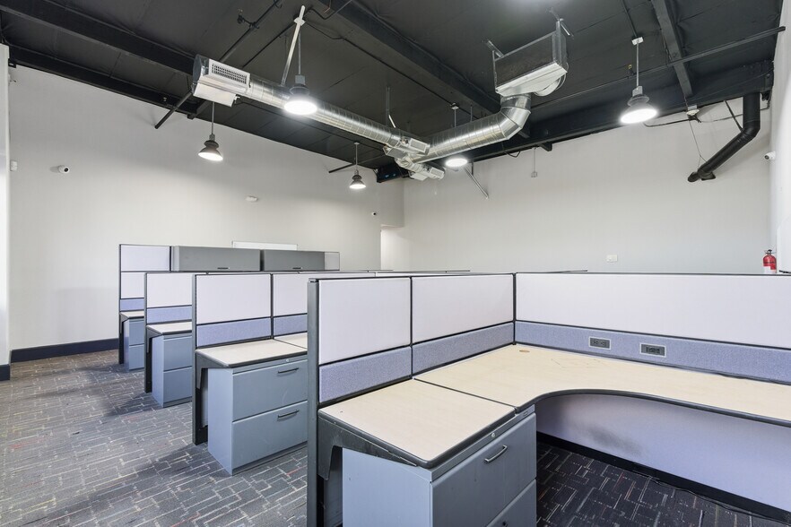 More Photos Of 9410 Topanga Canyon Blvd, Chatsworth Office For Lease