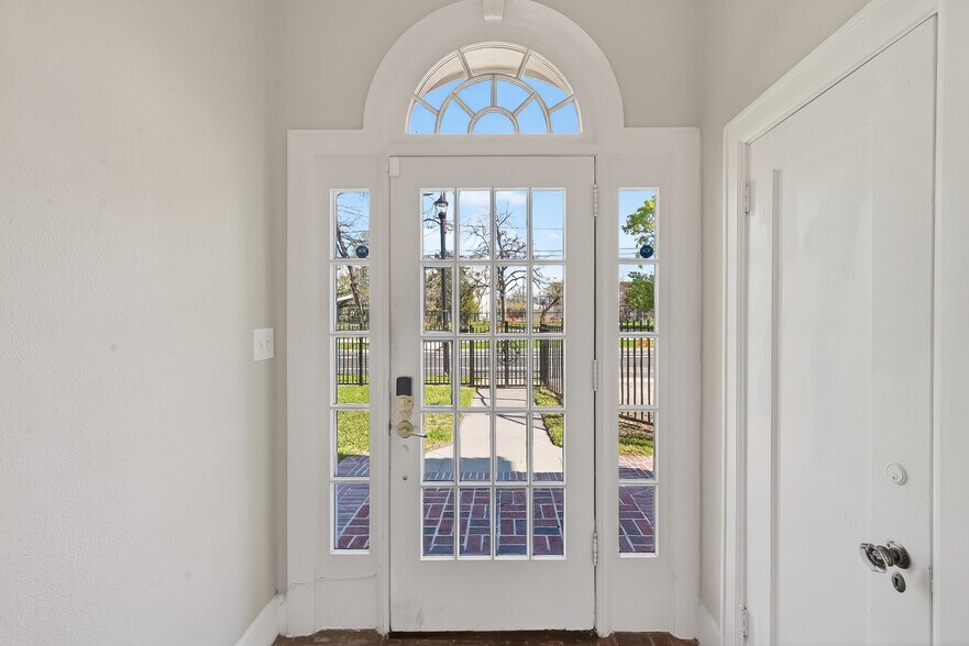 More Photos Of 3410 Austin St, Houston Office Residential For Lease