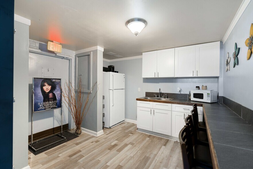 More Photos Of 916 Savannah Hwy, Charleston Freestanding For Lease