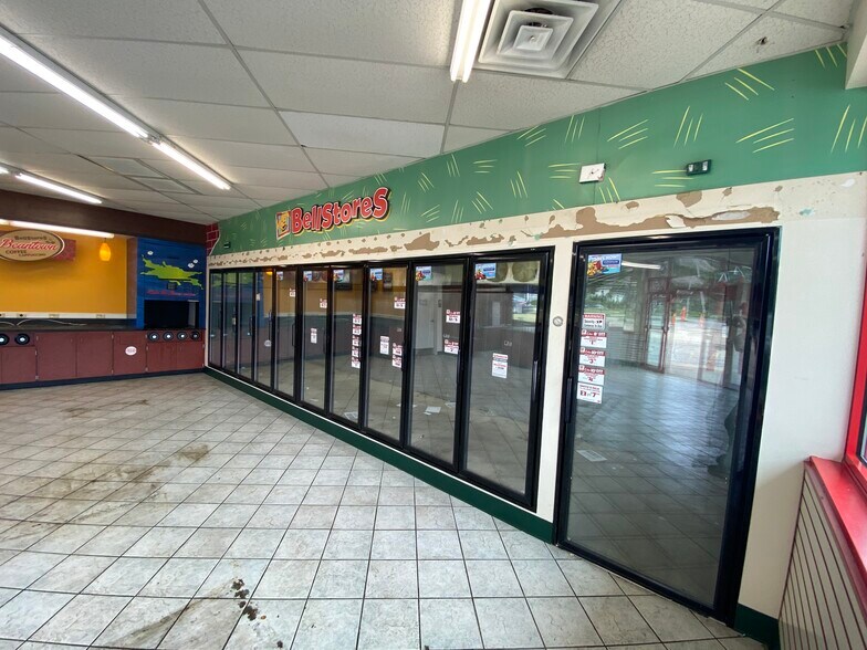 More Photos Of 516 W Liberty St, Wooster Service Station For Sale