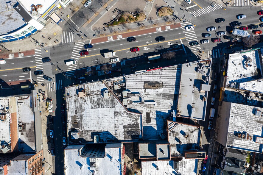 More Photos Of 300-304 E Fordham Rd, Bronx Storefront For Lease