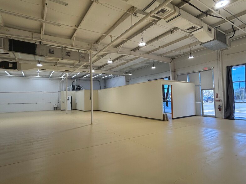 More Photos Of 7400 US Highway 19, New Port Richey Storefront For Lease