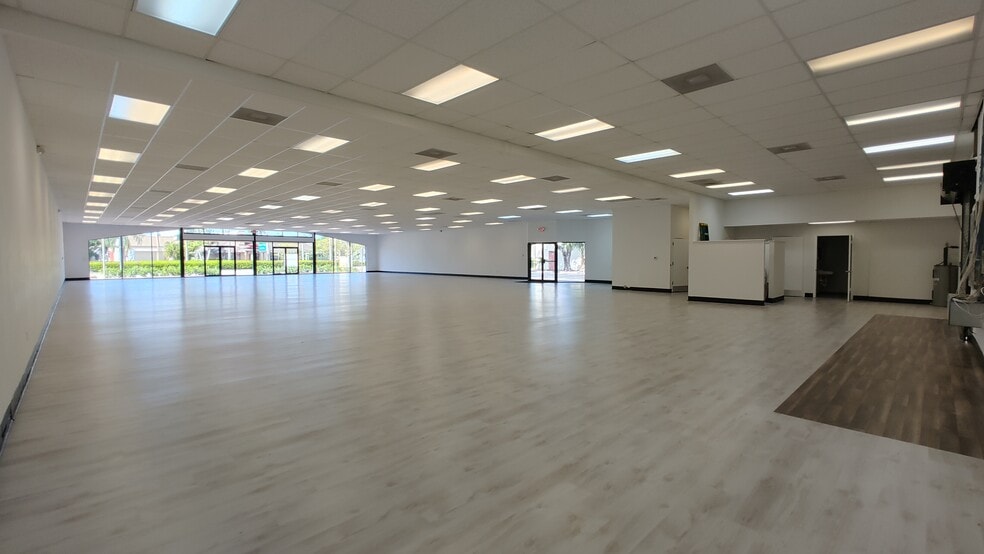 More Photos Of 2050 N University Dr, Sunrise Freestanding For Sale