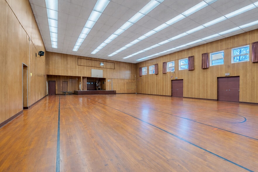 More Photos Of 2610 Bergenline Ave, Union City Health Club For Lease