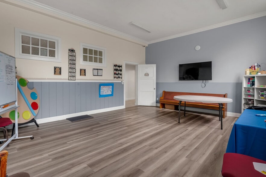 More Photos Of 1100 S Lorena St, Los Angeles Religious Facility For Sale