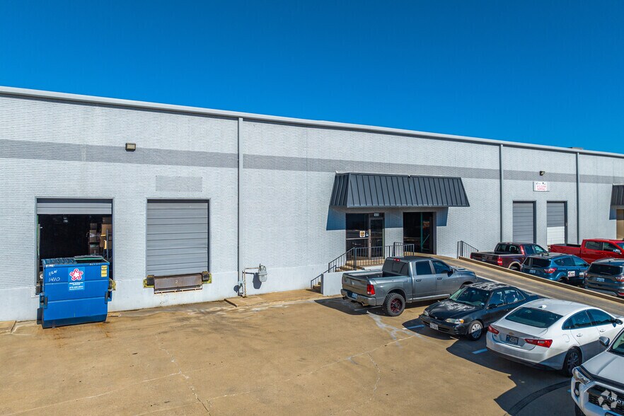 More Photos Of 1410-1416 Dunn Dr, Carrollton Warehouse For Lease