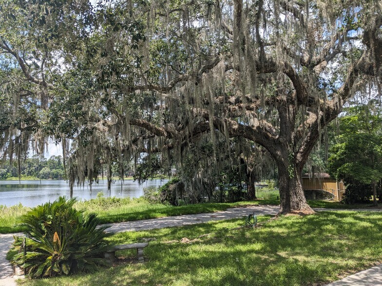 More Photos Of 5474 Worthington Triangle, Lake Park Religious Facility For Sale