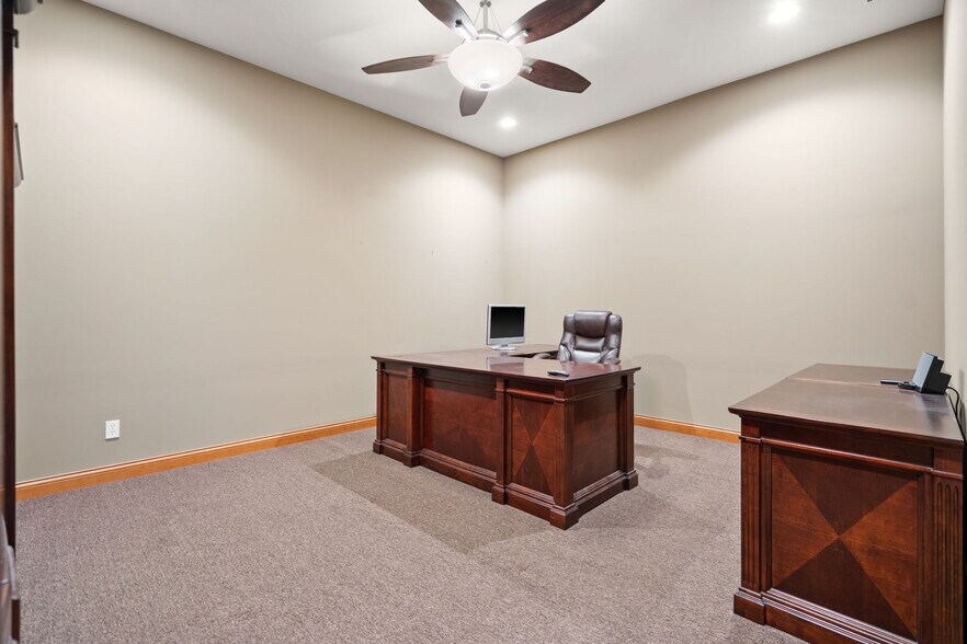 More Photos Of 2502 Beech St, Valparaiso Office For Sale
