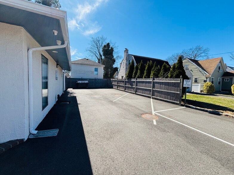 More Photos Of 239 Roslyn Rd, Roslyn Heights Medical For Sale