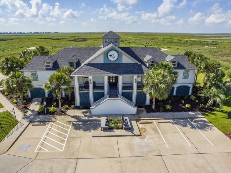 More Photos Of 201 Harbor Walk Blvd, Hitchcock Hospitality For Sale