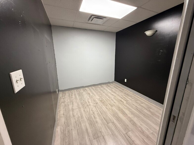 More Photos Of 2230 Pine Ave, Niagara Falls Office For Lease