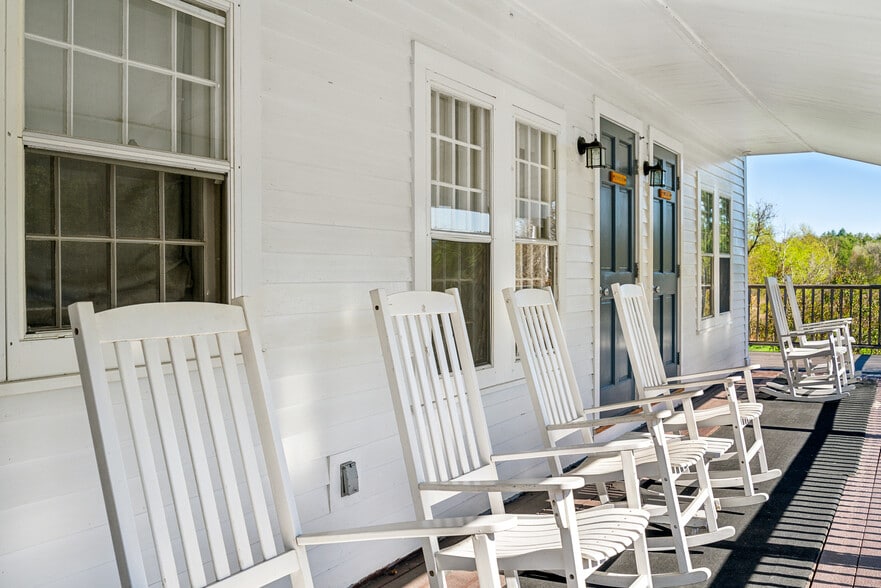 More Photos Of 9 Main St, Lyme Hospitality For Sale