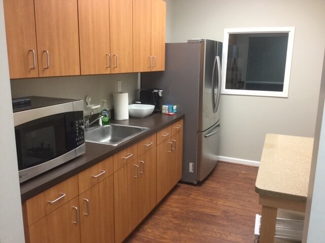 More Photos Of 804-820 Port Centre Pky, Portsmouth Light Manufacturing For Lease