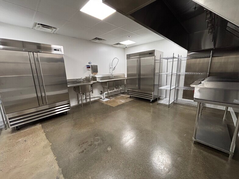 More Photos Of 17531 Griffin Ln, Huntington Beach Food Processing For Lease