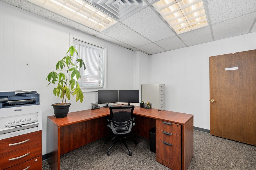 More Photos Of 813 E Lincolnway, Cheyenne Office For Sale