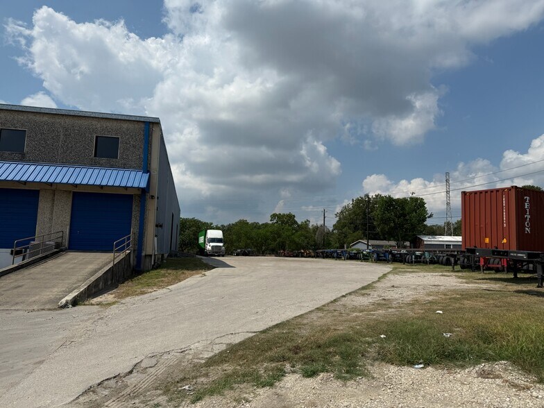More Photos Of 1701 Massey Tompkins Rd, Houston Distribution For Sale
