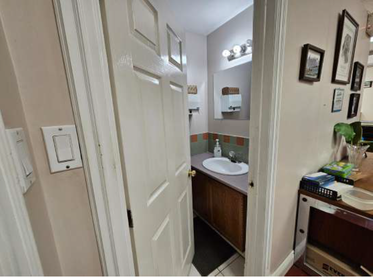 More Photos Of 2355 Derry Rd E, Mississauga Office For Sale