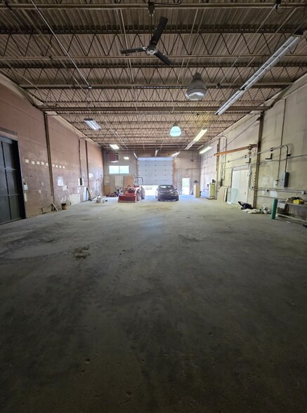 More Photos Of 9260 E Valley View Rd, Macedonia Warehouse For Lease
