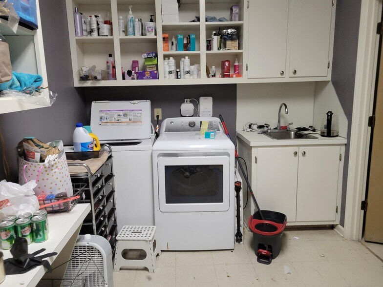 More Photos Of 2708 E 10th St, Greenville Office For Sale