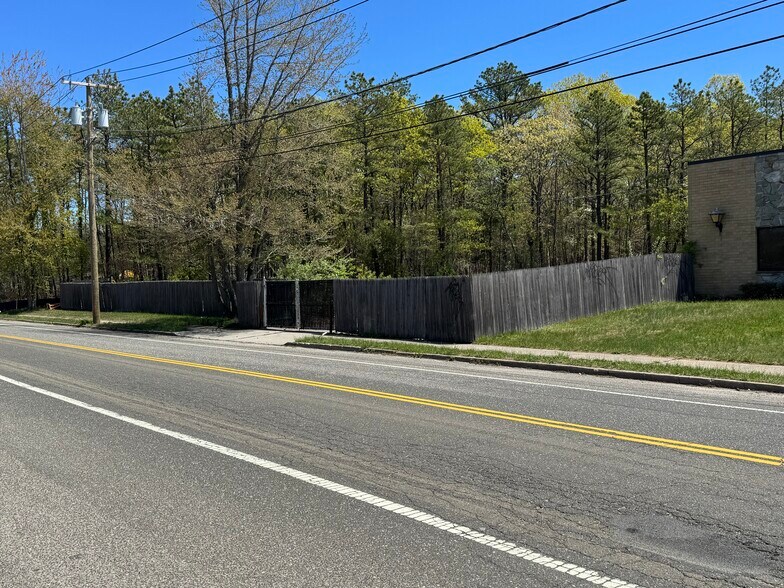 More Photos Of 245 Middle Island Rd, Medford Land For Lease